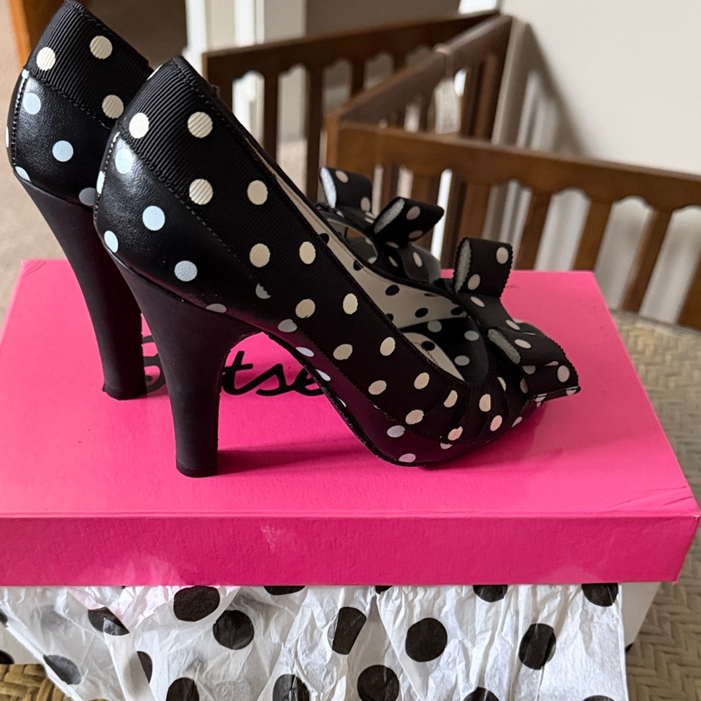 Betsey Johnson Black and White Polka Dot Heels - Picture 5 of 6